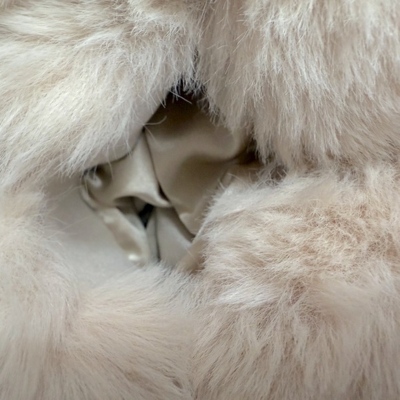 Girls Faux Fur Jacket size medium - Picture 4 of 14